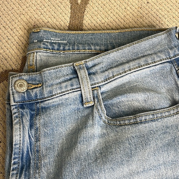 Old Navy Mid-Rise Wow Boyfriend Jeans - Picture 14 of 14